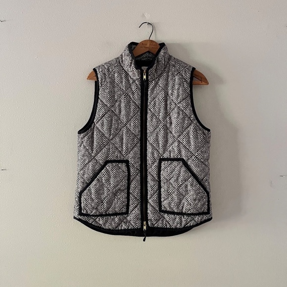 J. Crew Quilted Herringbone Puffer Vest, Sz M - Picture 2 of 6